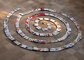 Purgatorio, Spitalskirche Perchtoldsdorf, 2015, 100 Bücher, Foto Robert Zahornicky Purgatorio, Spitalskirche Perchtoldsdorf, 2015, 100 Bücher, Foto Robert Zahornicky